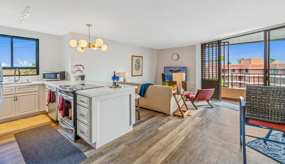 1 Bed 1 Bath Contemporary High-Rise Condo in Maui, HI - 2
