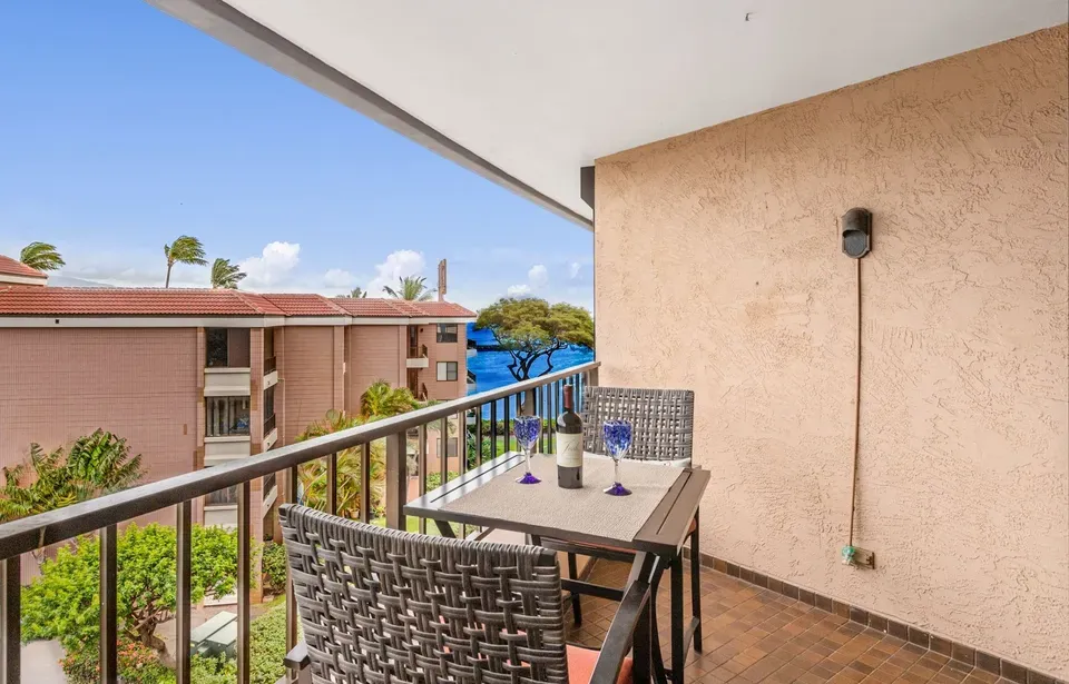 1 Bed 1 Bath Contemporary High-Rise Condo in Maui, HI - 4