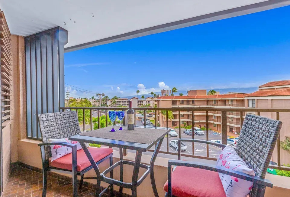 1 Bed 1 Bath Contemporary High-Rise Condo in Maui, HI - 5
