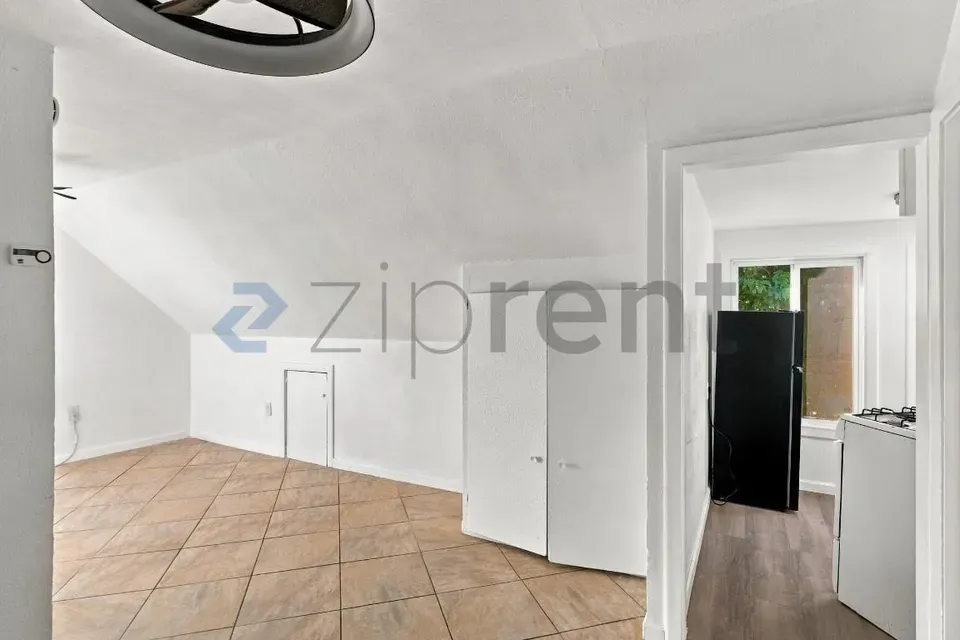 1 Bed 1 Bath Contemporary High-Rise Condo in Modesto, CA - 5