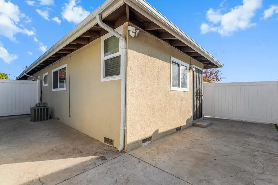 1 Bed 1 Bath Contemporary High-Rise Condo in Modesto, CA