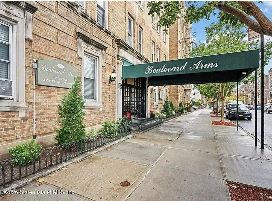 1 Bed 1 Bath Contemporary High-Rise Condo in New York, NY - 1
