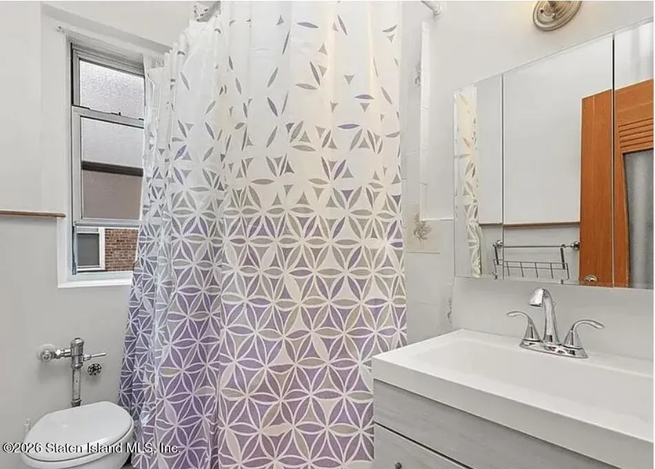 1 Bed 1 Bath Contemporary High-Rise Condo in New York, NY - 4