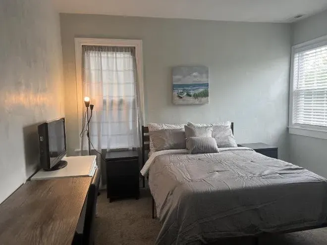 1 Bed 1 Bath Contemporary High-Rise Condo in Norfolk, VA - 1