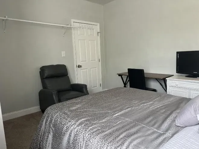 1 Bed 1 Bath Contemporary High-Rise Condo in Norfolk, VA - 2