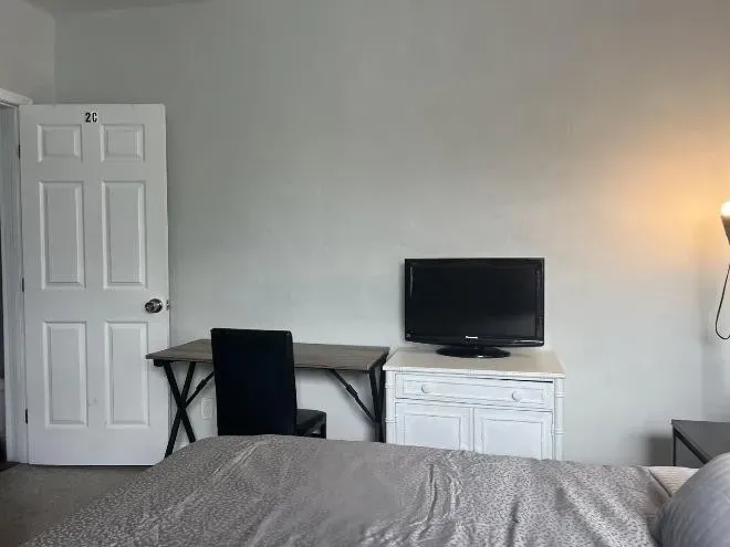 1 Bed 1 Bath Contemporary High-Rise Condo in Norfolk, VA - 3