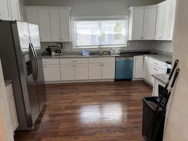 1 Bed 1 Bath Contemporary High-Rise Condo in Norfolk, VA - 4