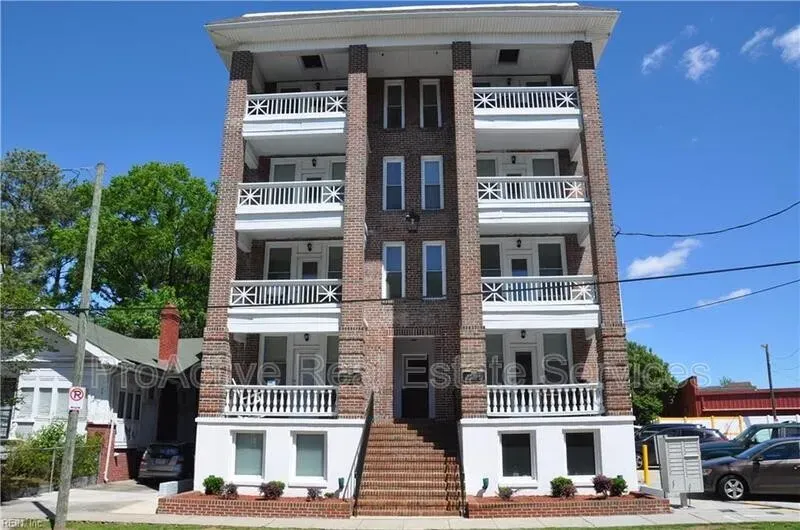 1 Bed 1 Bath Contemporary High-Rise Condo in Norfolk, VA