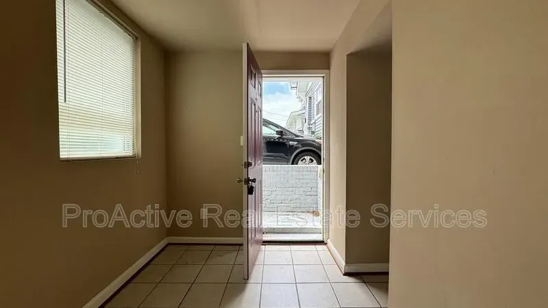 1 Bed 1 Bath Contemporary High-Rise Condo in Norfolk, VA - 3