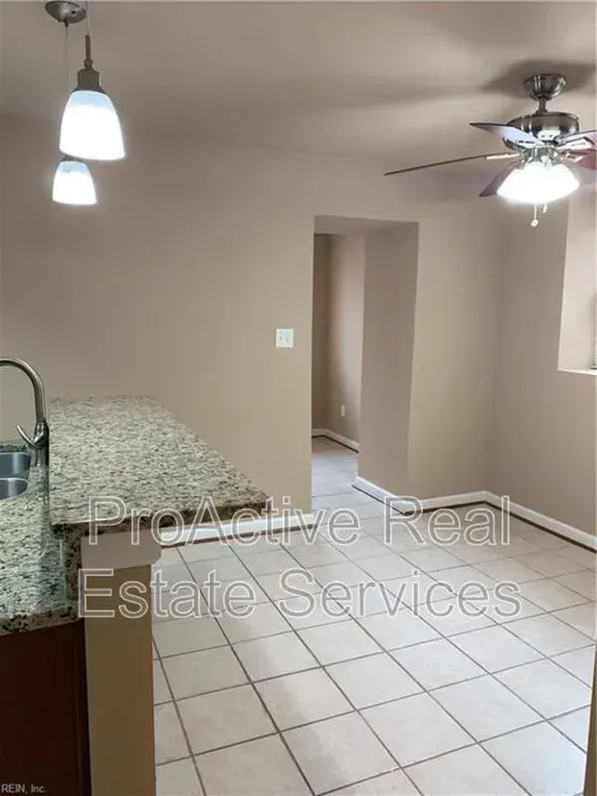1 Bed 1 Bath Contemporary High-Rise Condo in Norfolk, VA - 4