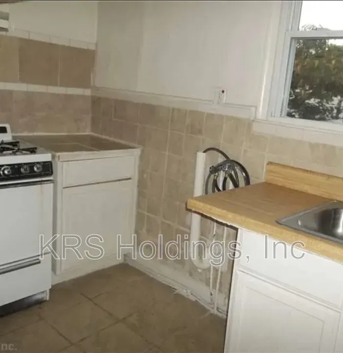 1 Bed 1 Bath Contemporary High-Rise Condo in Norfolk, VA - 4
