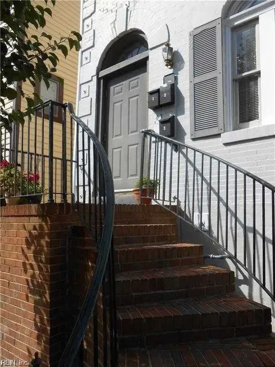 1 Bed 1 Bath Contemporary High-Rise Condo in Norfolk, VA - 2