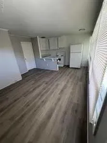 1 Bed 1 Bath Contemporary High-Rise Condo in Norfolk, VA - 4