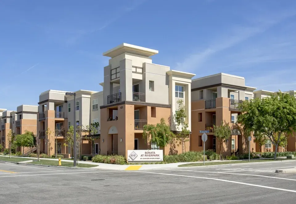 1 Bed 1 Bath Contemporary High-Rise Condo in Oxnard, CA - 1