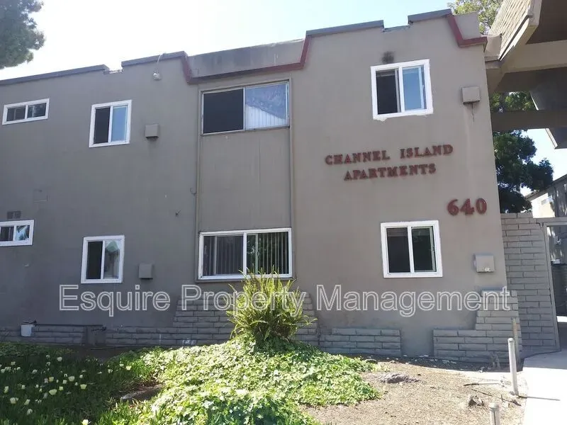 1 Bed 1 Bath Contemporary High-Rise Condo in Oxnard, CA