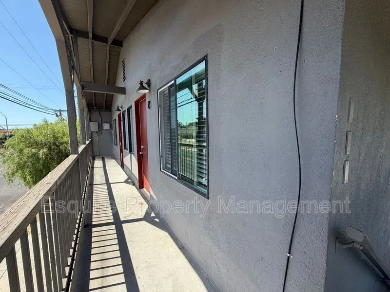 1 Bed 1 Bath Contemporary High-Rise Condo in Oxnard, CA - 3