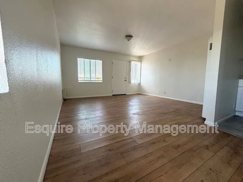 1 Bed 1 Bath Contemporary High-Rise Condo in Oxnard, CA - 4