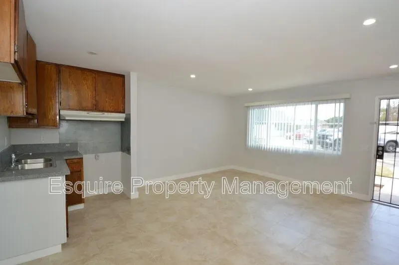 1 Bed 1 Bath Contemporary High-Rise Condo in Oxnard, CA - 4