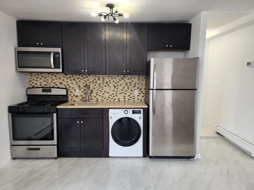 1 Bed 1 Bath Contemporary High-Rise Condo in Queens, NY - 1