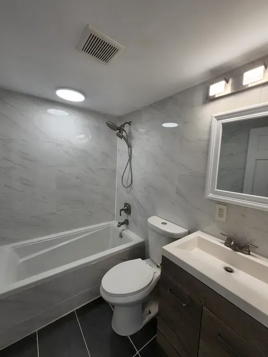 1 Bed 1 Bath Contemporary High-Rise Condo in Queens, NY - 2