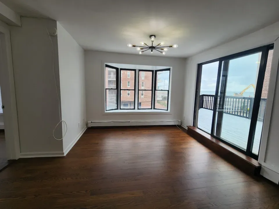 1 Bed 1 Bath Contemporary High-Rise Condo in Queens, NY - 3