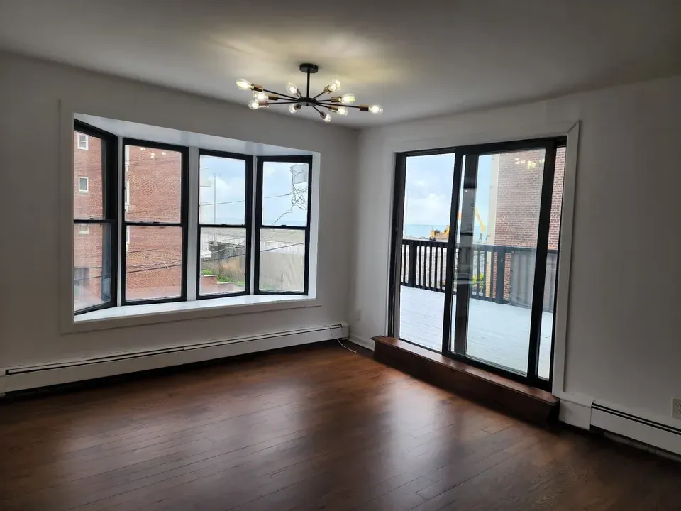 1 Bed 1 Bath Contemporary High-Rise Condo in Queens, NY - 5