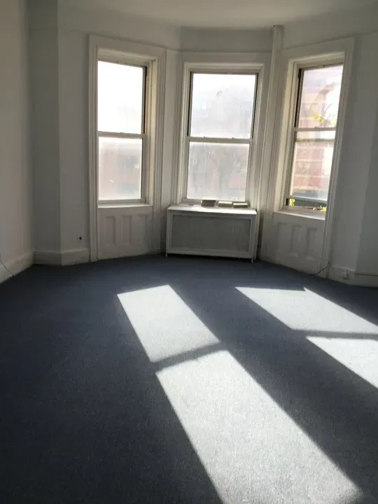 1 Bed 1 Bath Contemporary High-Rise Condo in Queens, NY - 3