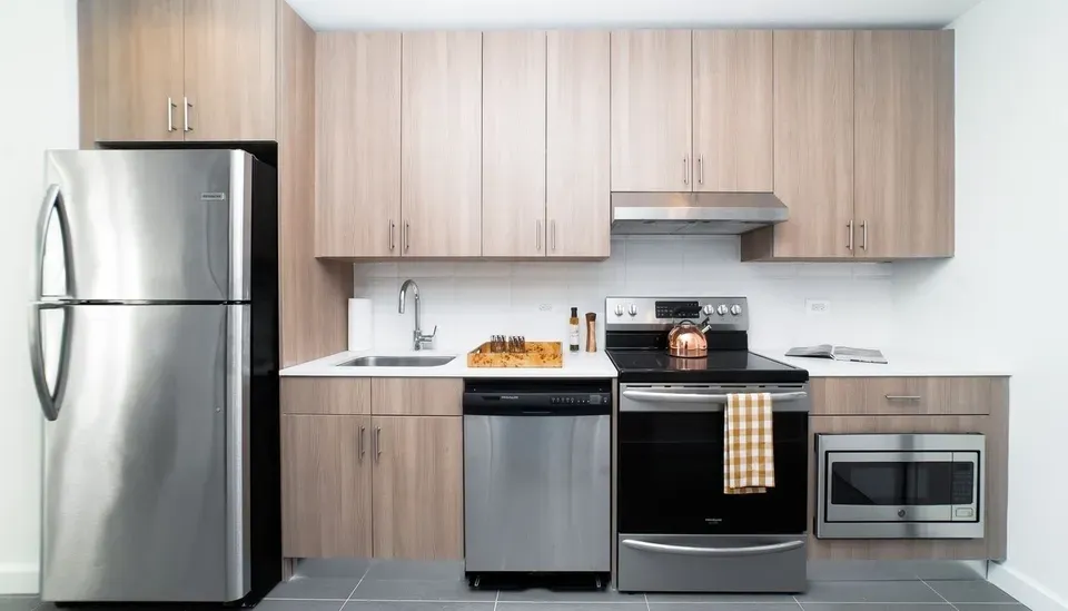 1 Bed 1 Bath Contemporary High-Rise Condo in Queens, NY - 4