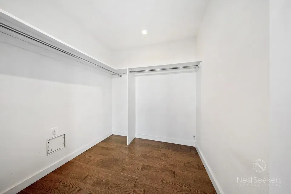 1 Bed 1 Bath Contemporary High-Rise Condo in Queens, NY - 5