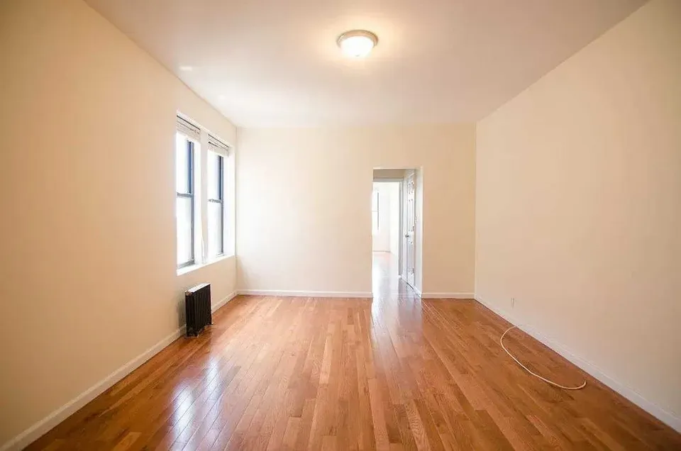 1 Bed 1 Bath Contemporary High-Rise Condo in Queens, NY