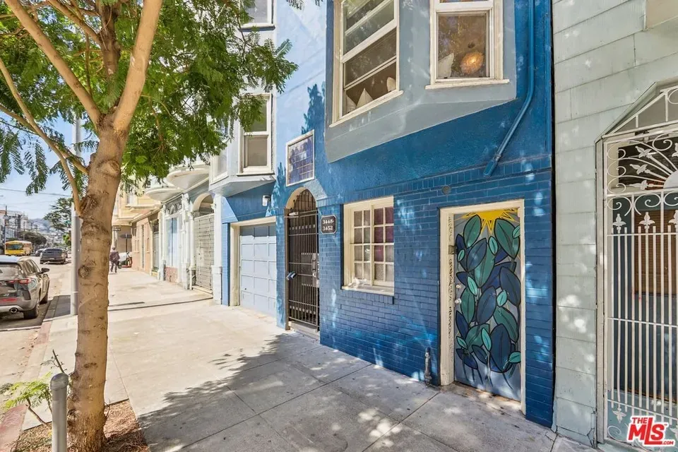 1 Bed 1 Bath Contemporary High-Rise Condo in San Francisco, CA - 2