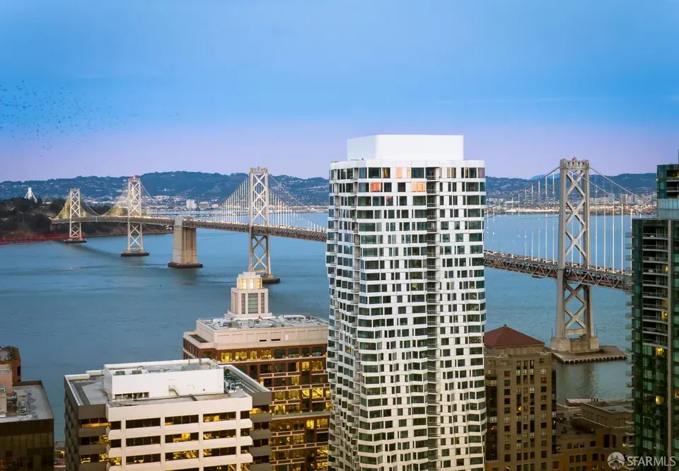1 Bed 1 Bath Contemporary High-Rise Condo in San Francisco, CA - 2