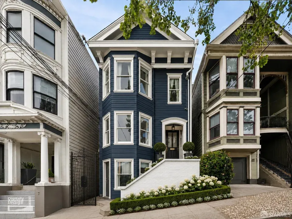 1 Bed 1 Bath Contemporary High-Rise Condo in San Francisco, CA - 2