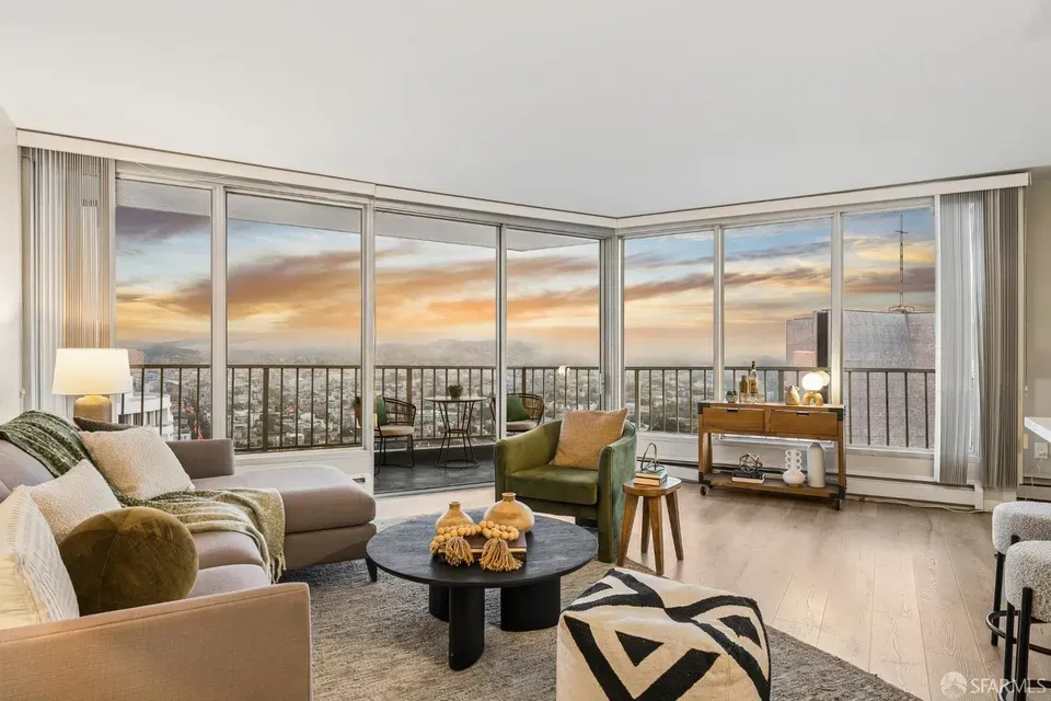 1 Bed 1 Bath Contemporary High-Rise Condo in San Francisco, CA