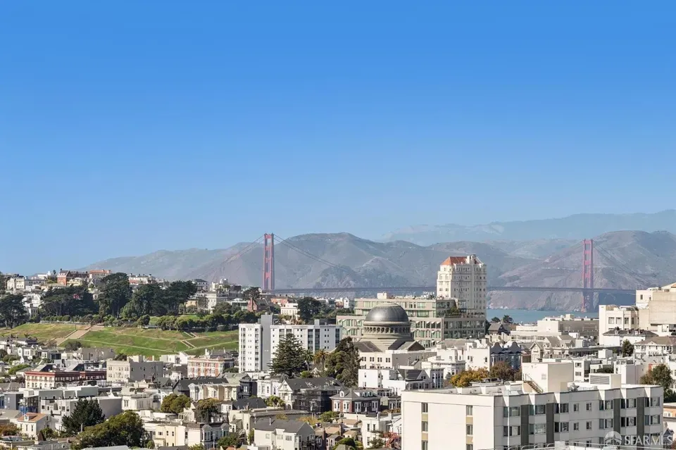 1 Bed 1 Bath Contemporary High-Rise Condo in San Francisco, CA - 2