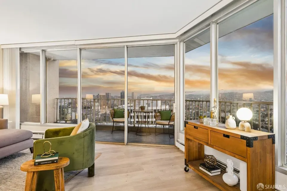 1 Bed 1 Bath Contemporary High-Rise Condo in San Francisco, CA - 3