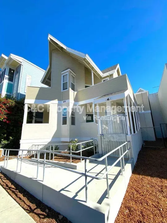 1 Bed 1 Bath Contemporary High-Rise Condo in Santa Cruz, CA - 1