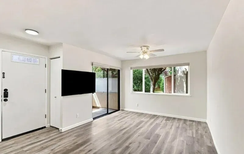 1 Bed 1 Bath Contemporary High-Rise Condo in Santa Cruz, CA - 4