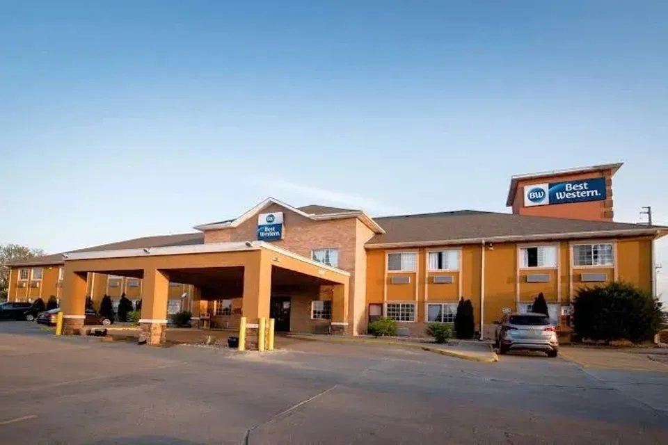 1 Bed 1 Bath Contemporary High-Rise Condo in Topeka, KS
