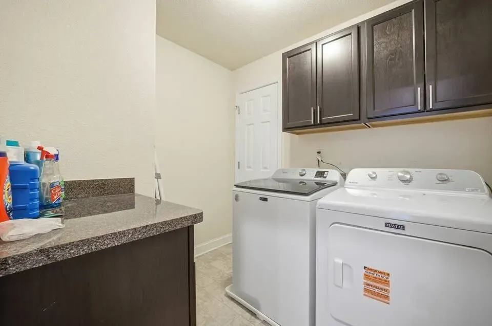 1 Bed 1 Bath Contemporary High-Rise Condo in Virginia Beach, VA - 2