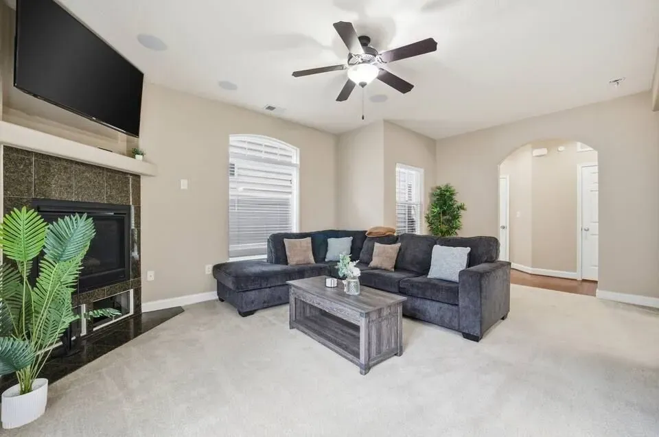 1 Bed 1 Bath Contemporary High-Rise Condo in Virginia Beach, VA - 4