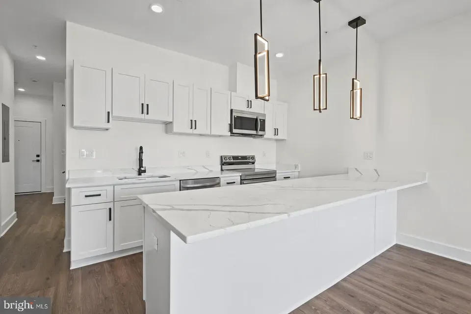 1 Bed 1 Bath Contemporary High-Rise Condo in Washington, DC - 1