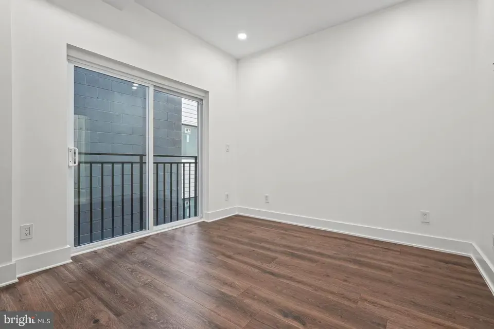1 Bed 1 Bath Contemporary High-Rise Condo in Washington, DC - 3