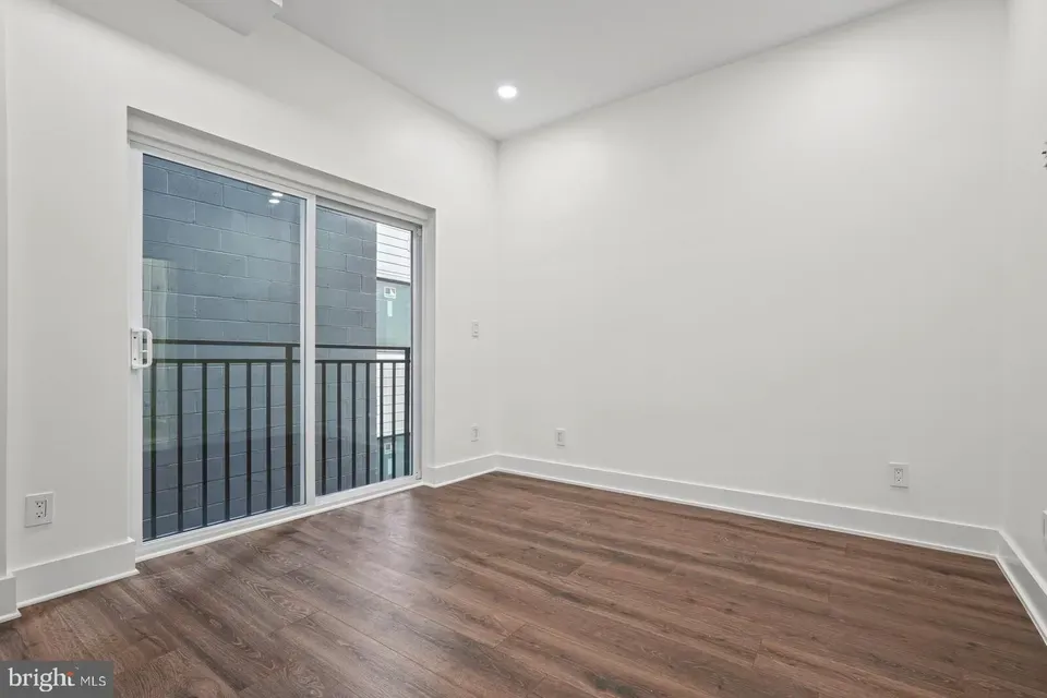 1 Bed 1 Bath Contemporary High-Rise Condo in Washington, DC - 4