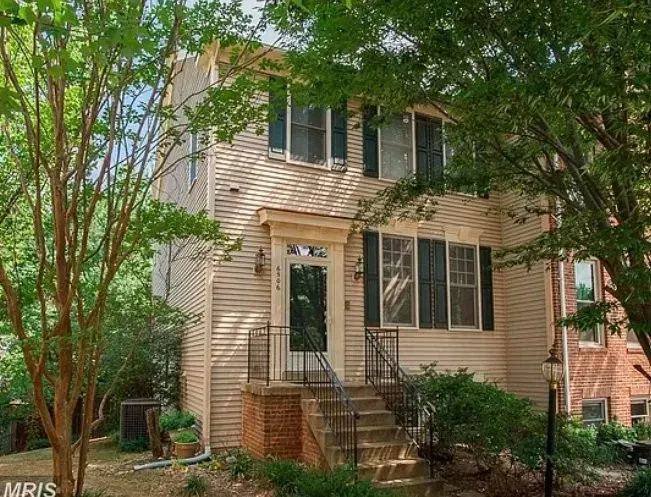 1 Bed 1 Bath Contemporary Multi-Level Townhome in Alexandria, VA
