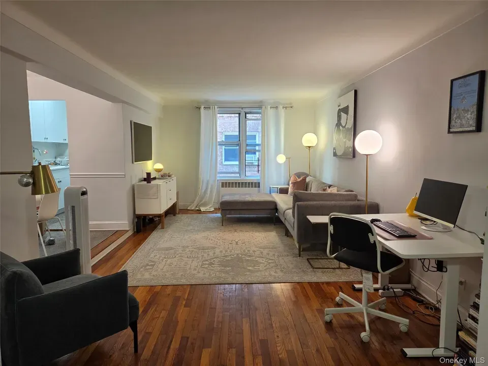 1 Bed 1 Bath Established Mid-Century Residence in Queens, NY