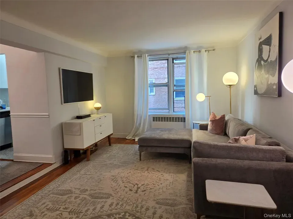 1 Bed 1 Bath Established Mid-Century Residence in Queens, NY - 4