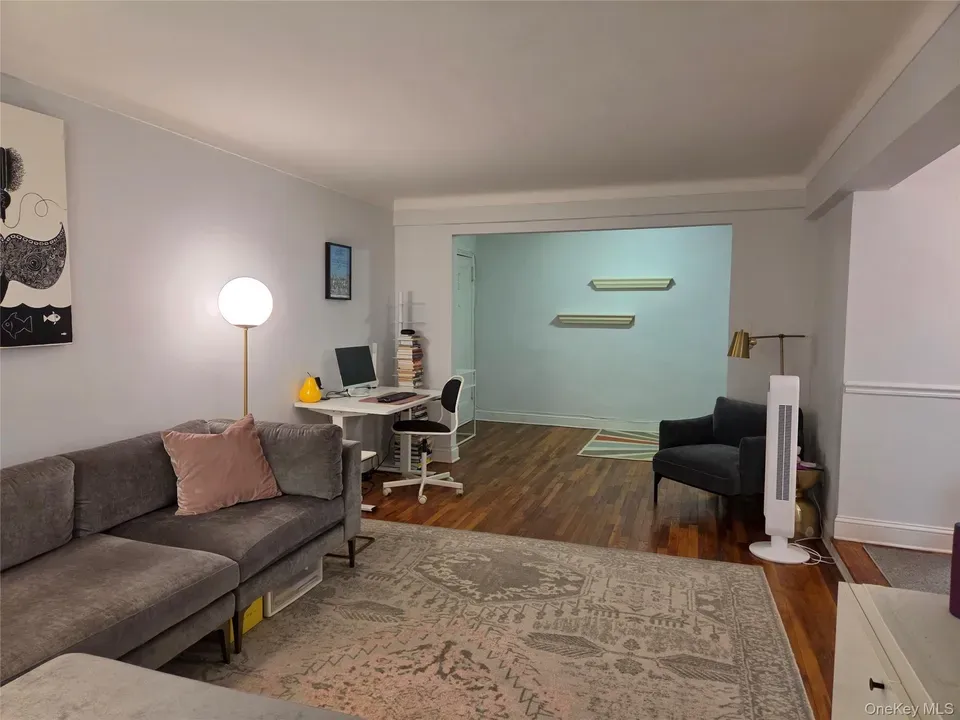 1 Bed 1 Bath Established Mid-Century Residence in Queens, NY - 5