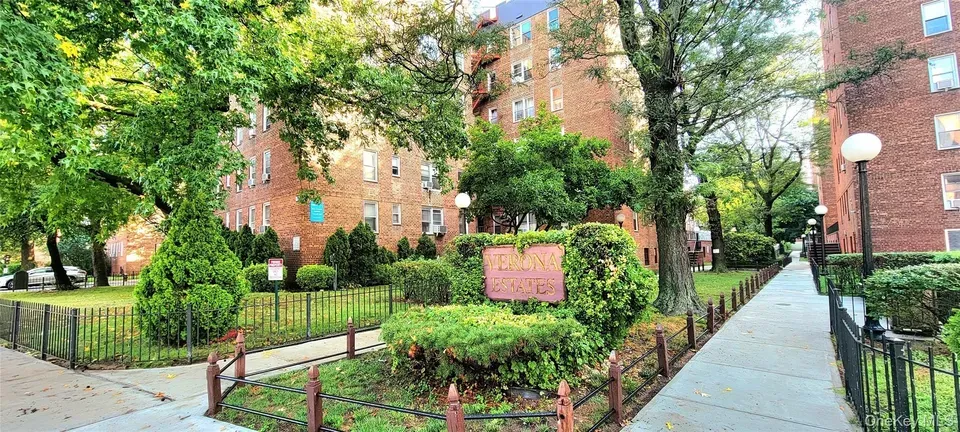 1 Bed 1 Bath Established Mid-Century Residence in Queens, NY - 1