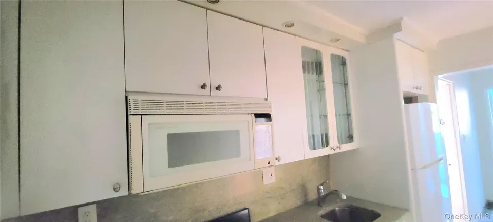 1 Bed 1 Bath Established Mid-Century Residence in Queens, NY - 3